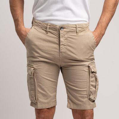 Bermuda uomo modello cargo realizzati in gabardina di cotone